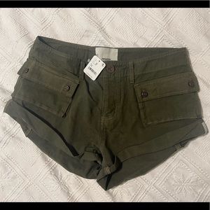 NWT one teaspoon bandit shorts deep olive green, size 28